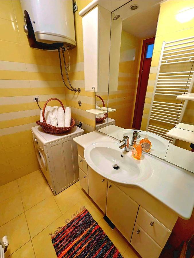 City Apartment Omis Exterior photo